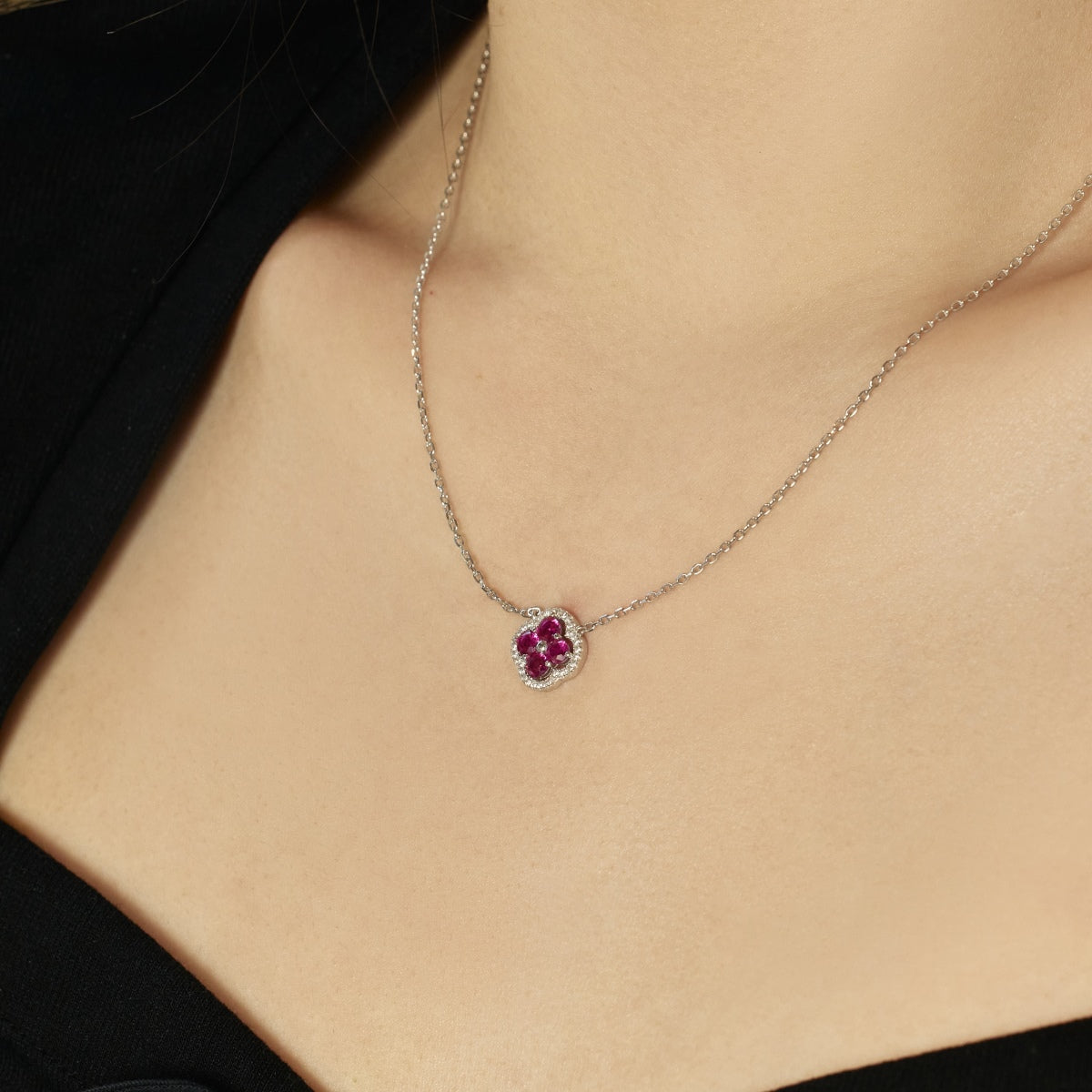 [AURORA]Exquisite Necklace With Four-Leaf Clover Flower Design