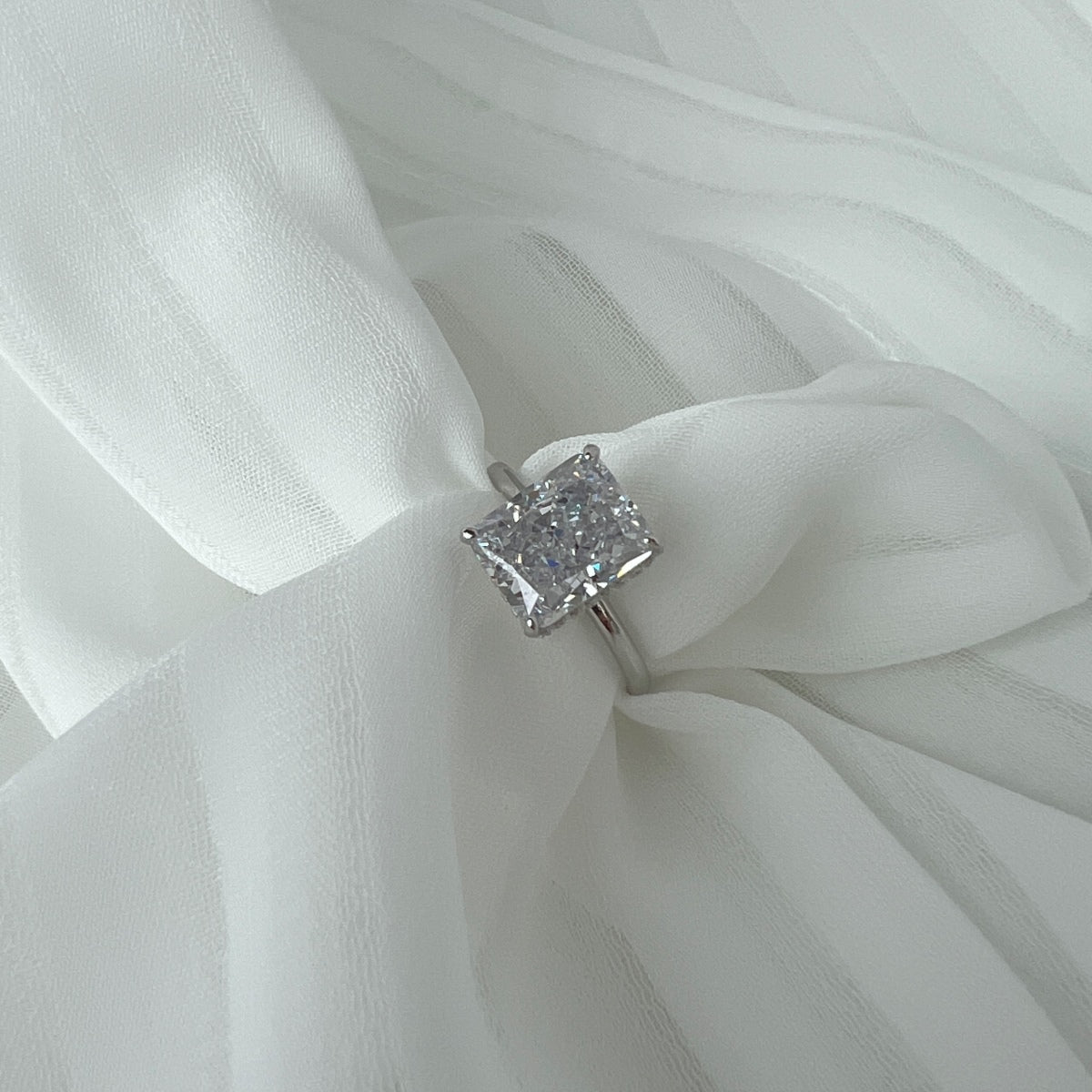 [AURORA]4.0 Carat Ornate Enchanting Radiand Cut Banquet Ring