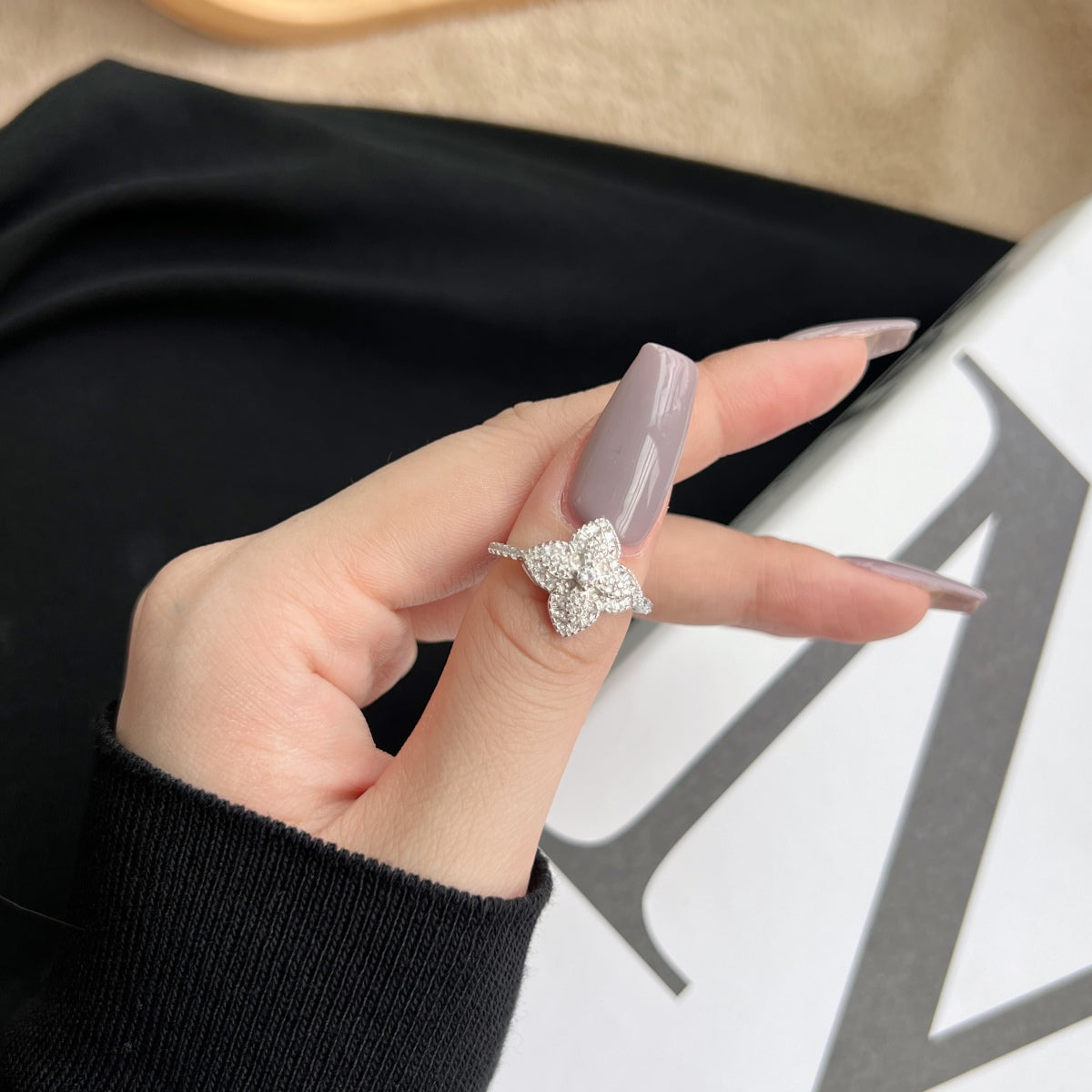 [AURORA]Luxurious Colorful Flower Shape Banquet Ring