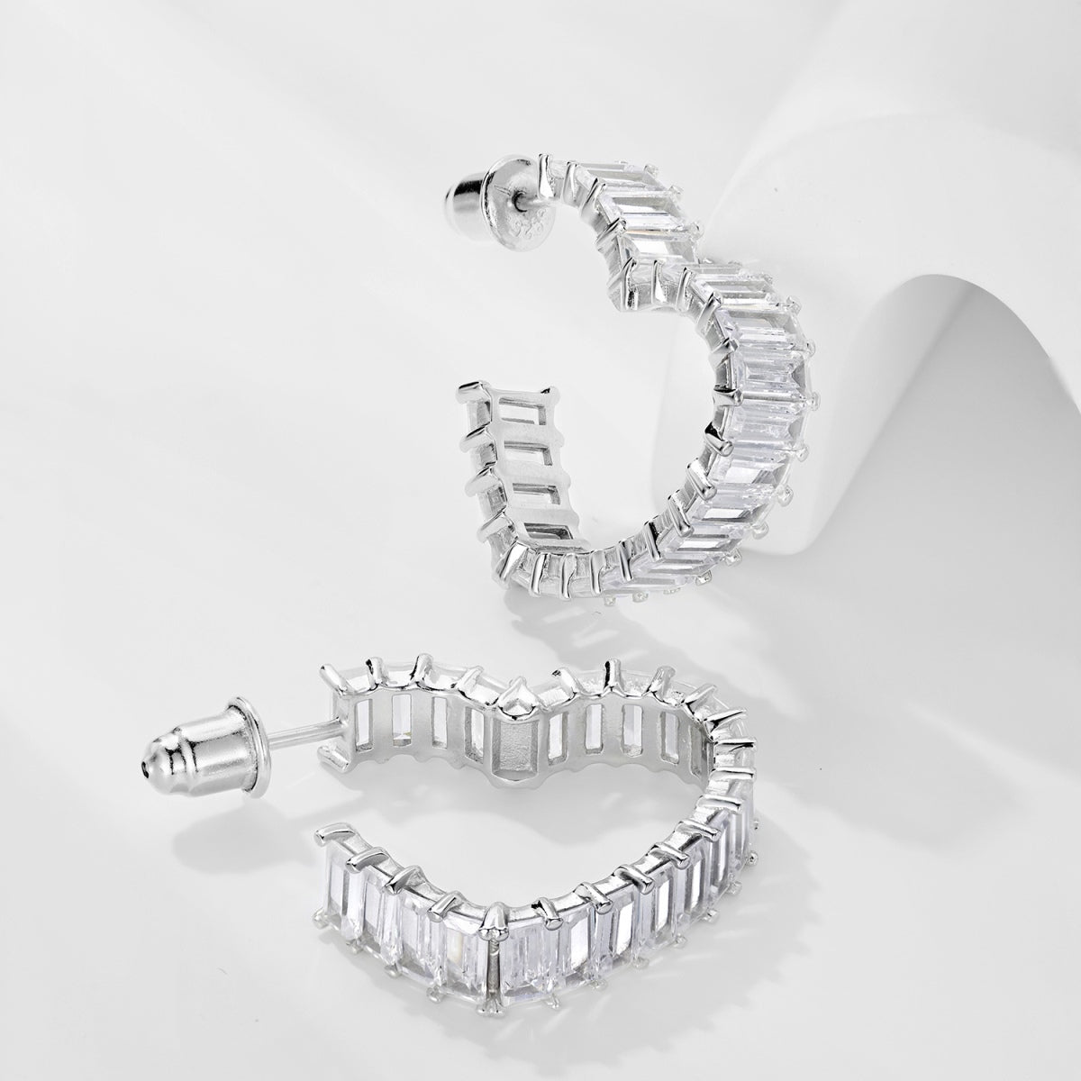 [AURORA]Radiant Heart Cutout Earrings