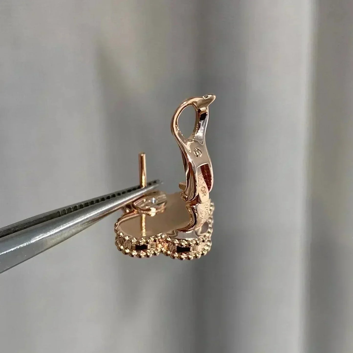 [AURORA]CLOVER MEDIUM 1 MOTIFS  PINK MOP DIAMOND EARRINGS