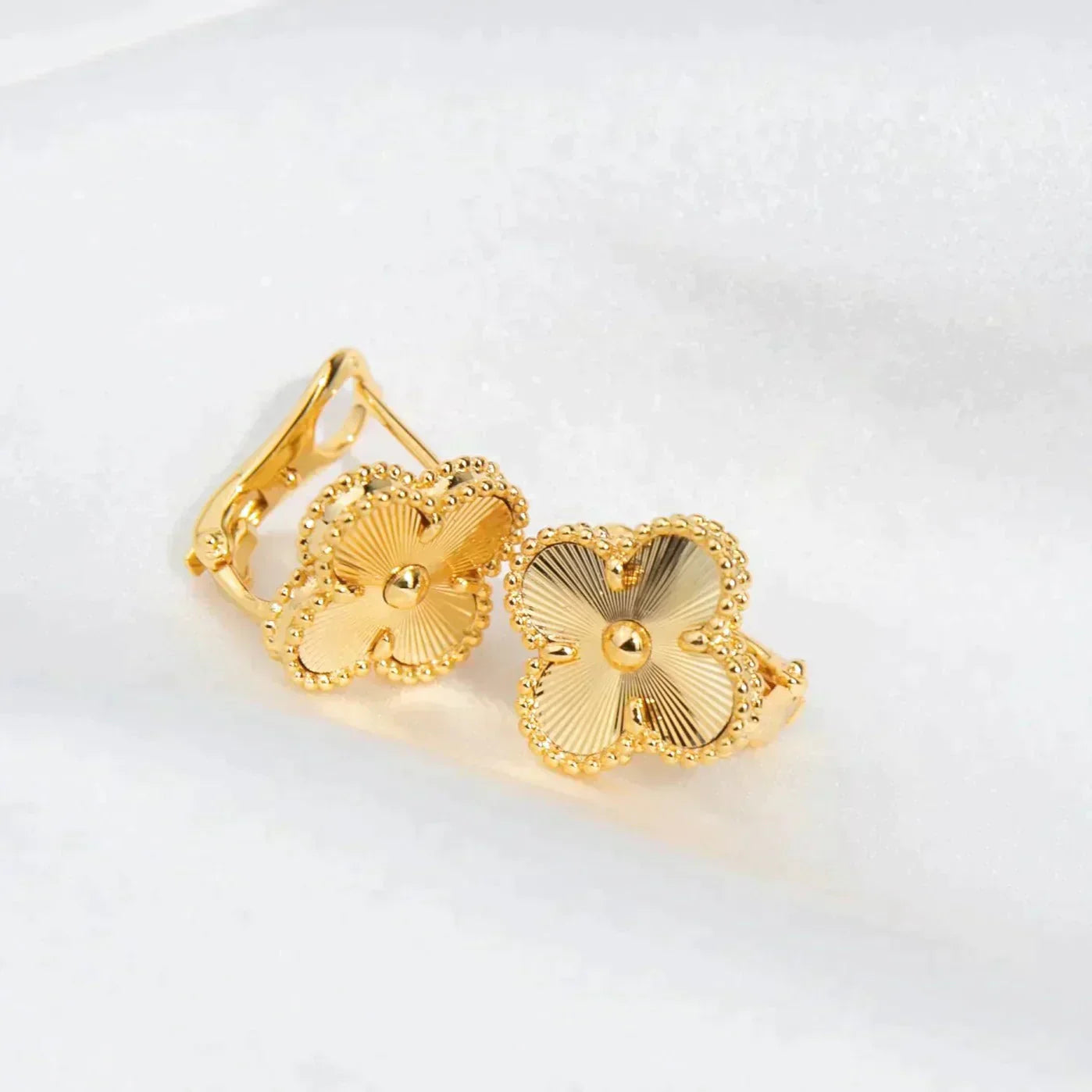 [AURORA]CLOVER MEDIUM 1 MOTIFS LASER EARRINGS