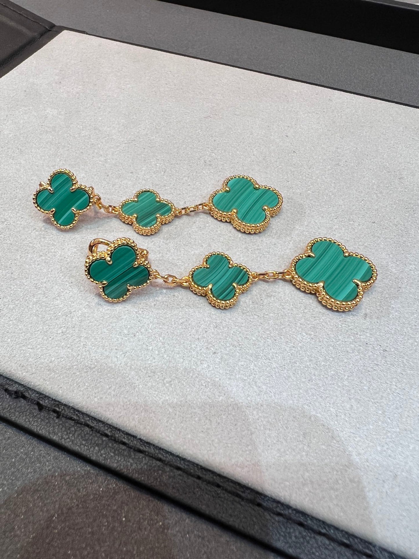 [AURORA]CLOVER MALACHITE 3 MOTIFS GOLD