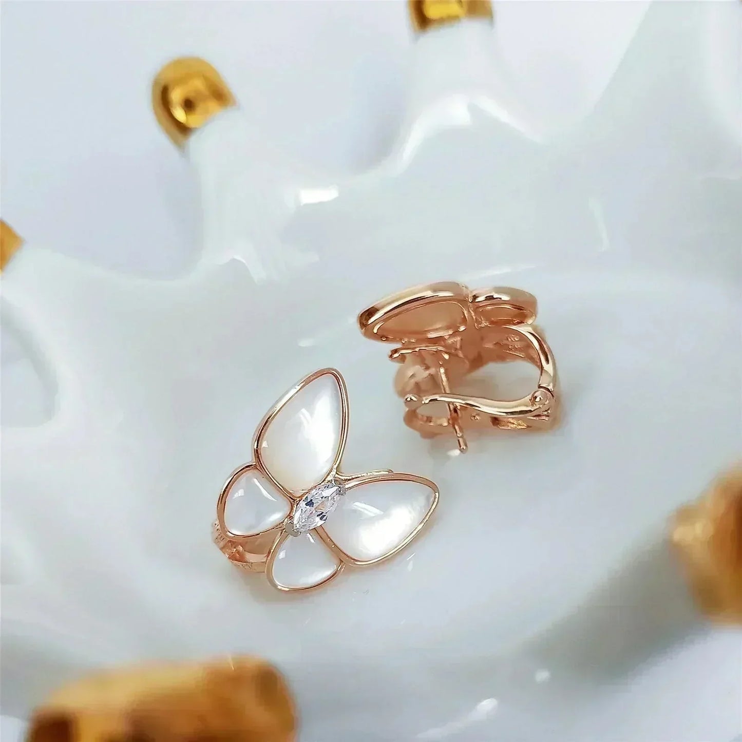 [AURORA]BUTTERFLY MOP DIAMOND EARRINGS