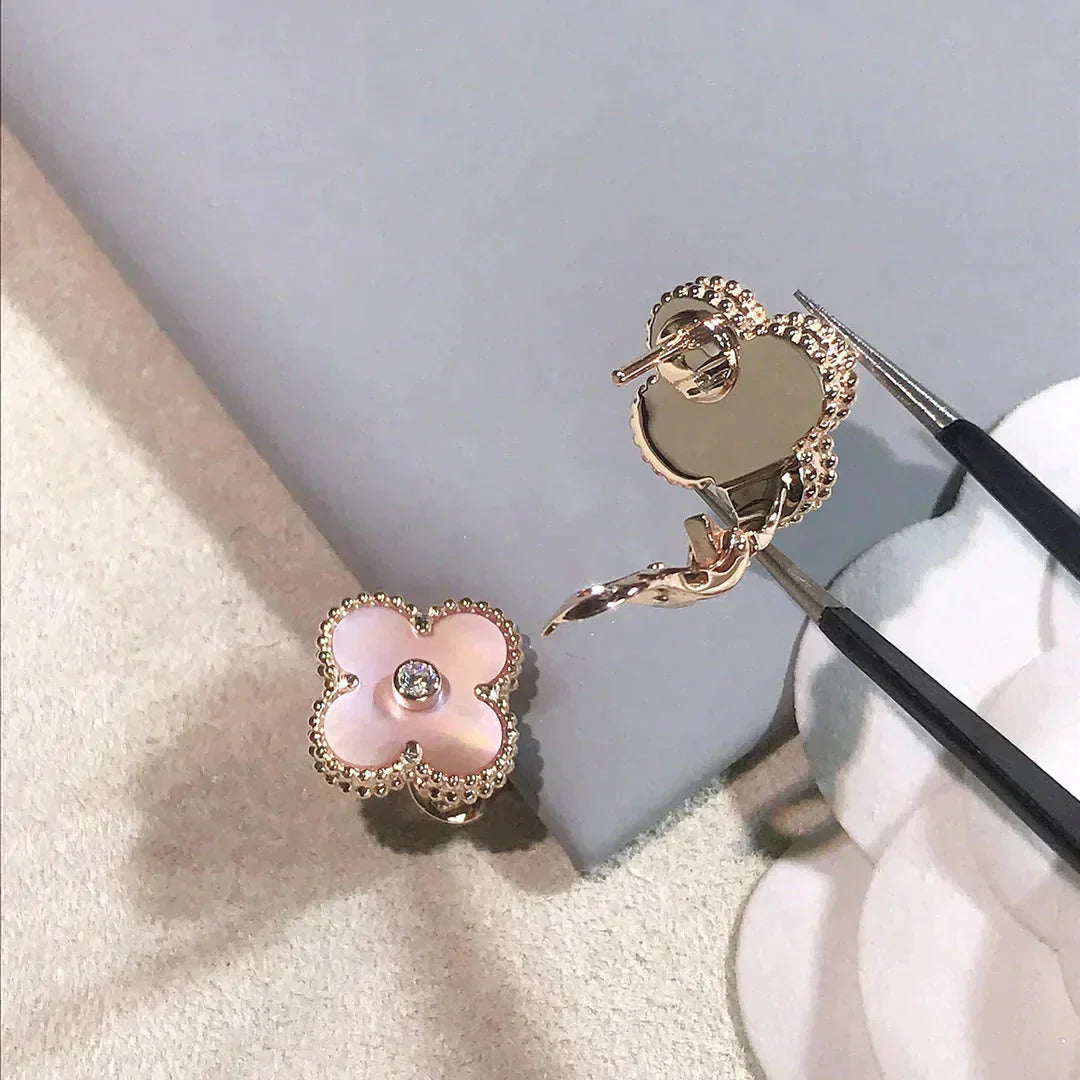 [AURORA]CLOVER MEDIUM 1 MOTIFS  PINK MOP DIAMOND EARRINGS