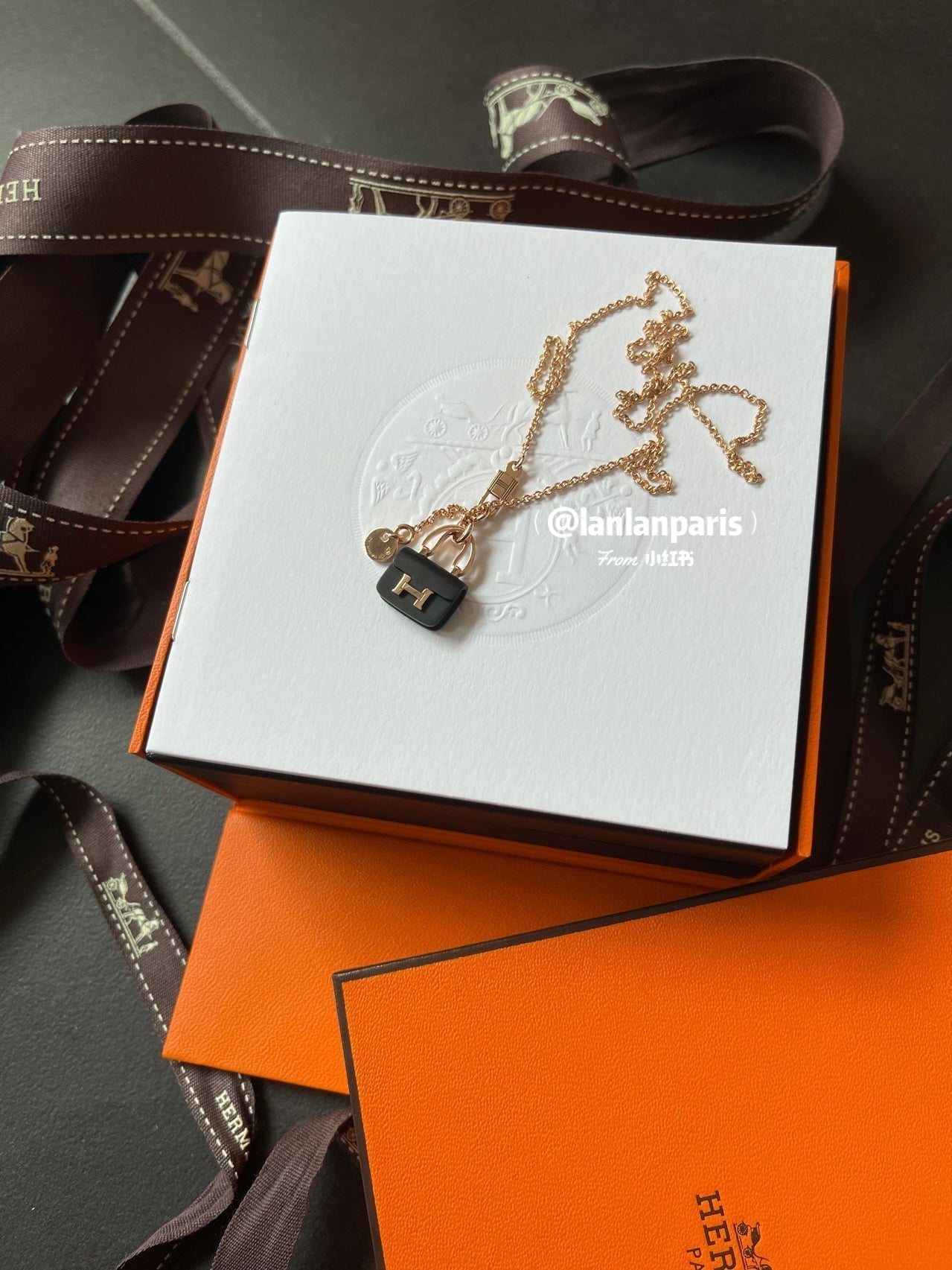 [AURORA]CONSTANCE BLACK PEDANT PINK GOLD NECKLACE