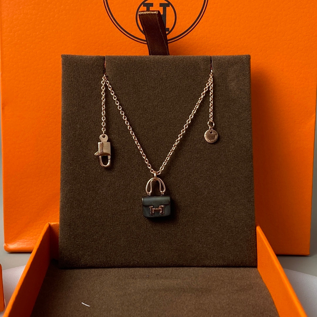 [AURORA]CONSTANCE BLACK PEDANT PINK GOLD NECKLACE