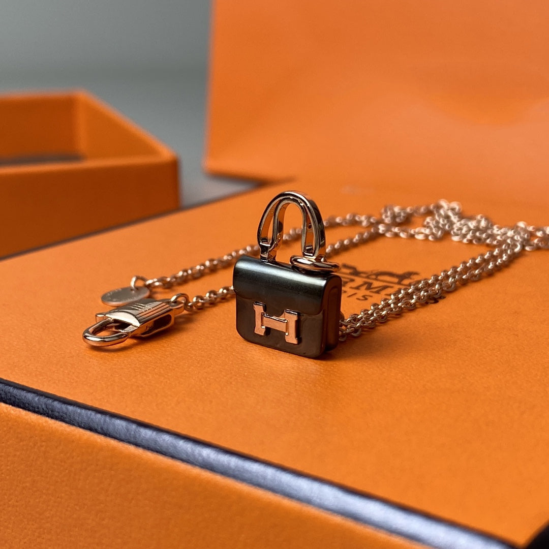 [AURORA]CONSTANCE BLACK PEDANT PINK GOLD NECKLACE