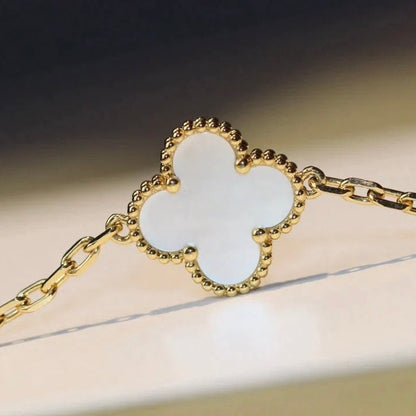 [AURORA]CLOVER 20 MOTIFS WHITE MOP NECKLACE