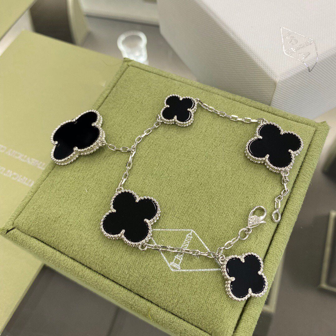 [basloveJW]CLOVER 5 MOTIVE SIVLER ONYX ARMBAND