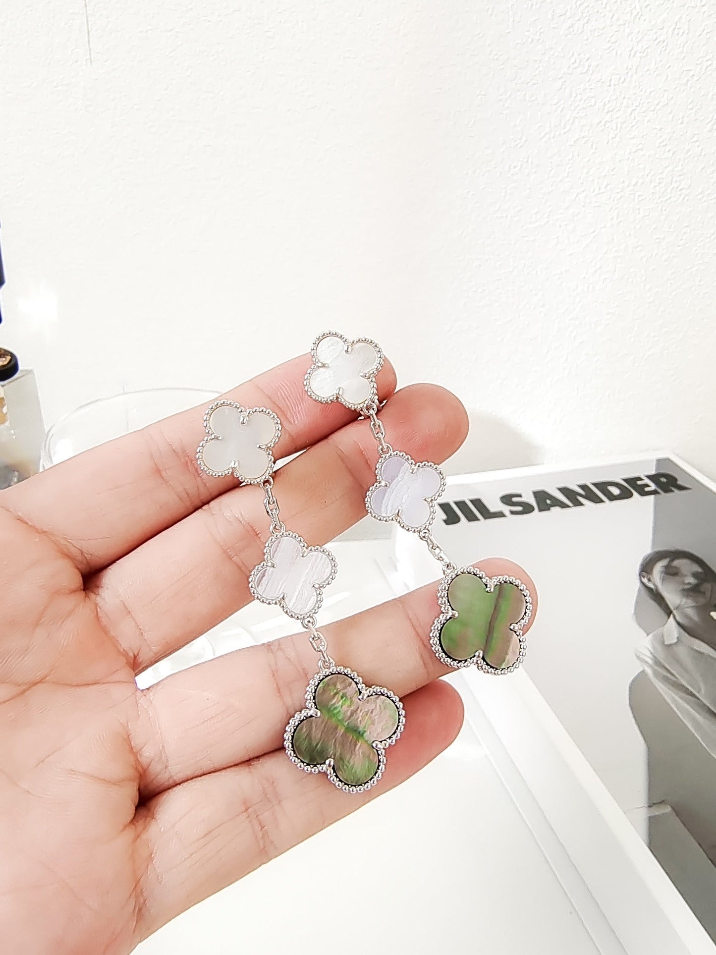 [basloveJW]CLOVER 3 MOTIVE CHALCEDON DUNKEL MOP SILBER OHRRINGE
