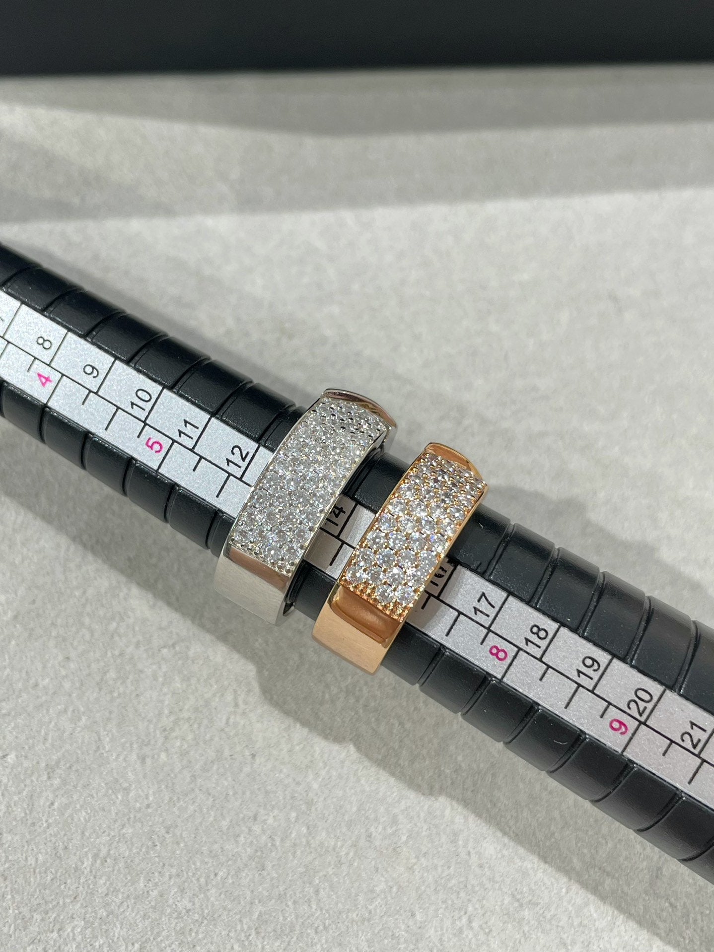 [AURORA]LIENS EVIDENCE  DIAMOND PAVED RING