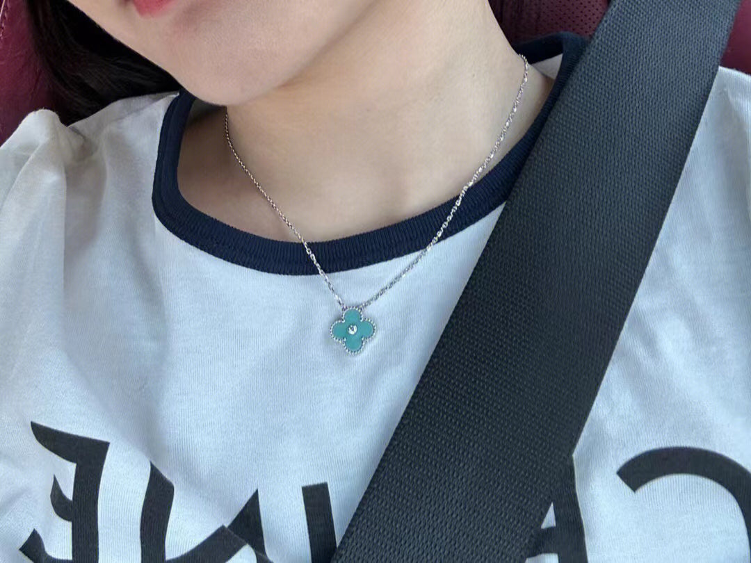 [AURORA]CLOVER 1 DIAMOND LIGHT BLUE SILVER NECKLACE