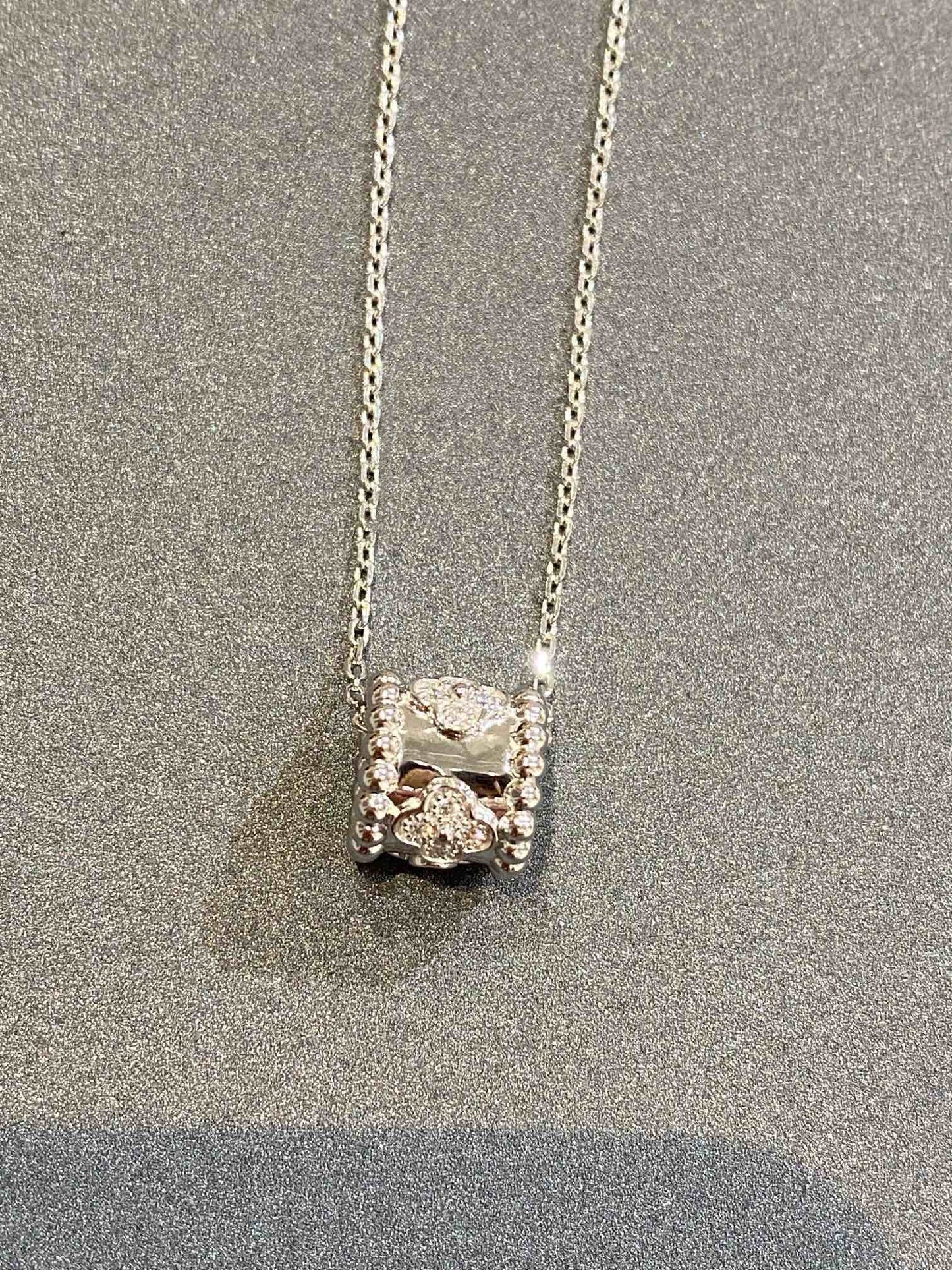 [AURORA]PERLEE PEDANT SIVLER DIAMOND NECKLACE