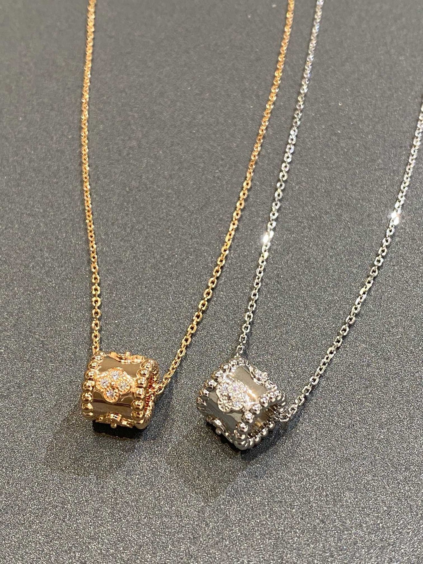 [AURORA]PERLEE PEDANT SIVLER DIAMOND NECKLACE