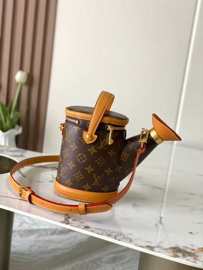 WATERING CAN BROWN WATER BOTTLE SHAPED HANDBAG