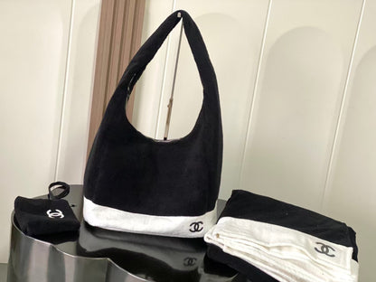 CC 26S BLACK AND WHITE COLOR BLOCKING BEACH BAG SET