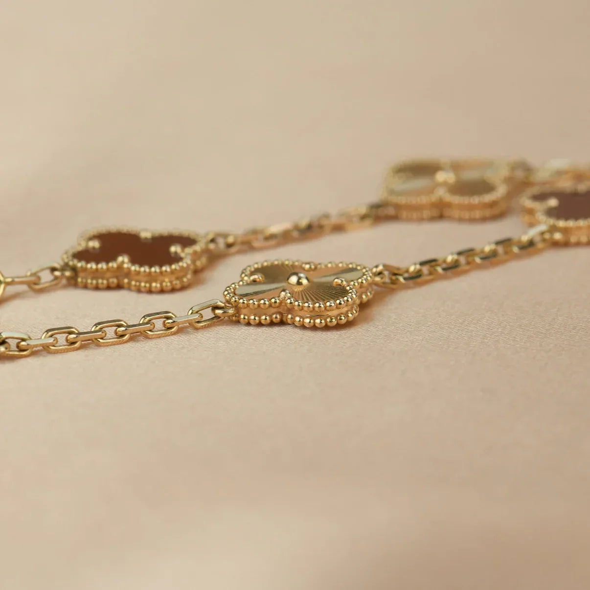 [AURORA]CLOVER 5 MOTIF RED CORNELIAN BRACELET COLLECTION