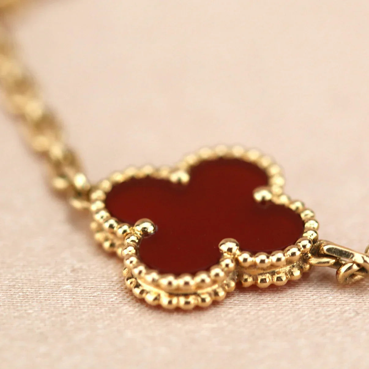 [AURORA]CLOVER 5 MOTIF RED CORNELIAN BRACELET COLLECTION