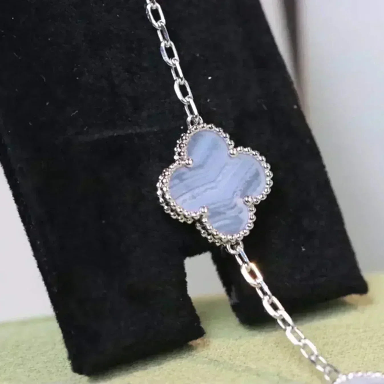 [AURORA] CLOVER 5 MOTIF PURPLE CHALCEDONY BRACELET COLLECTION