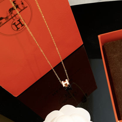 [AURORA]H WHITE SQUARE GOLD NECKLACE
