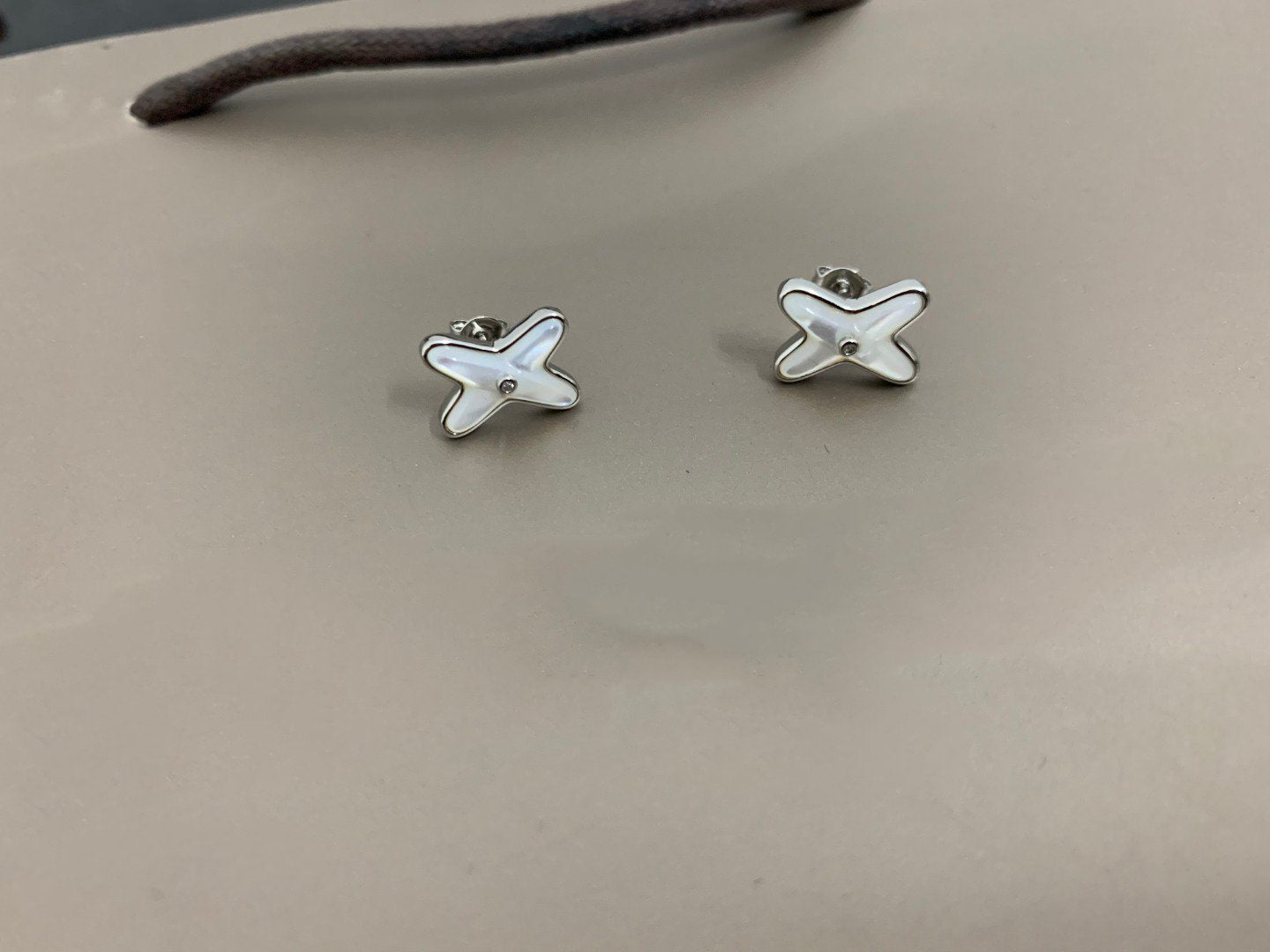 [AURORA]JEUX DE WHITE MOP SILVER DIAMOND EARRINGS