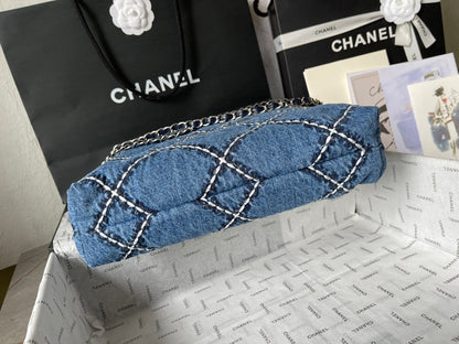 CC MEDIUM 37 CROSSBODY BAG IN BLUE DENIM WITH CHAIN