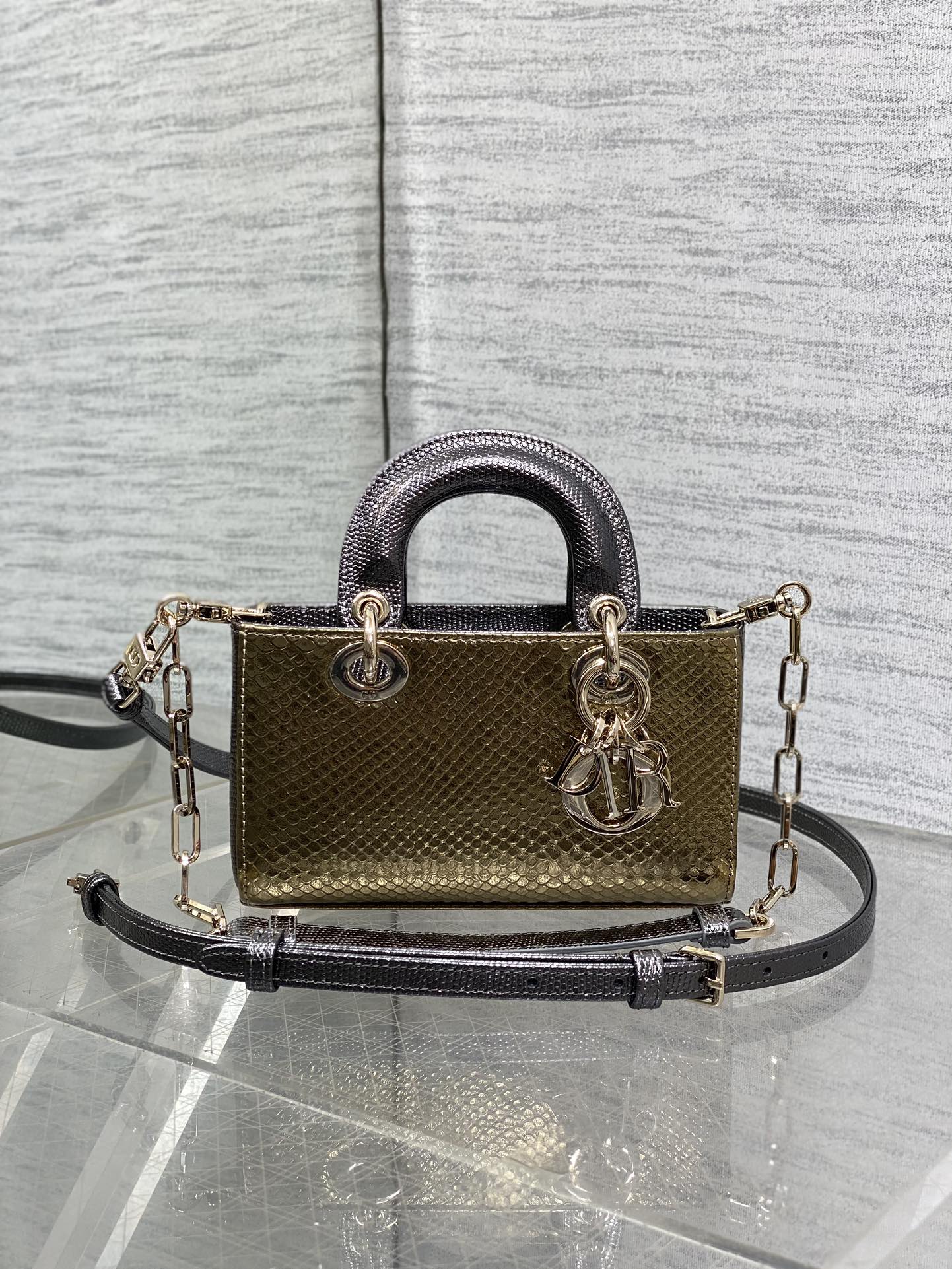 MEDIUM 16 LADY BAG IN GOLD METALLIC LAMBSKIN