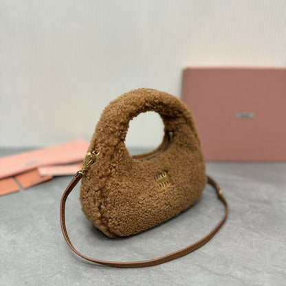WANDER HOBO BAG 18 IN BROWN SHEARLING