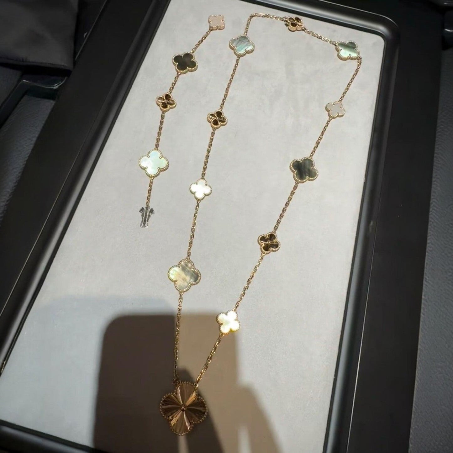[AURORA]DETACHABLE CLOVER 15(11+4) FLOWER ROSE GOLD NECKLACE SET