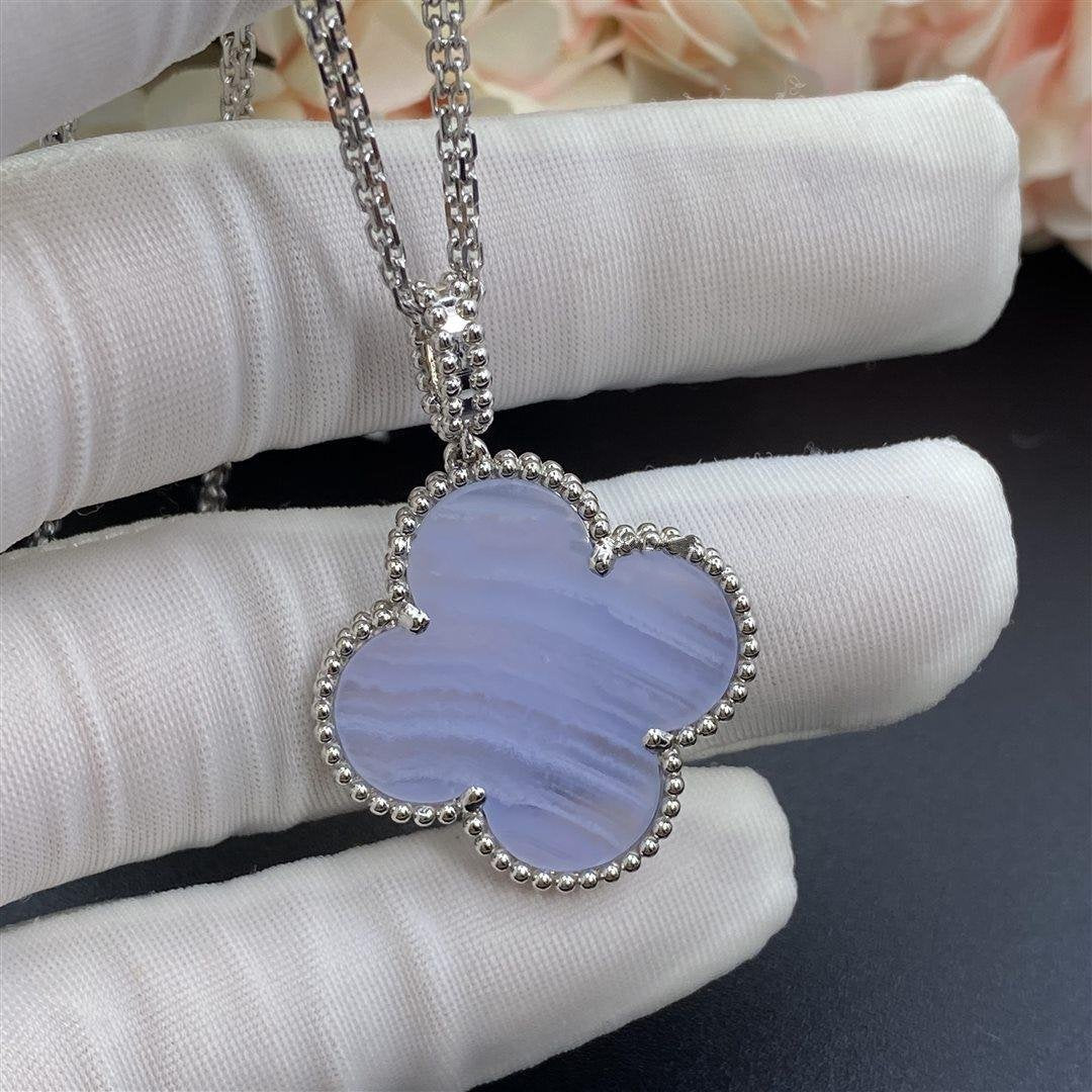 [AURORA]CLOVER SILVER CHALCEDONY BIG CLOVER NECKLACE