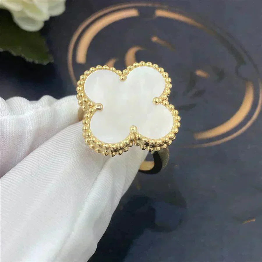 [AURORA]CLOVER WHITE MOP RING
