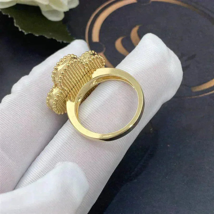 [AURORA]CLOVER WHITE MOP RING
