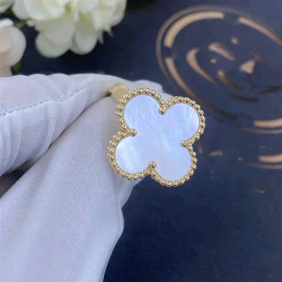 [AURORA]CLOVER WHITE MOP RING