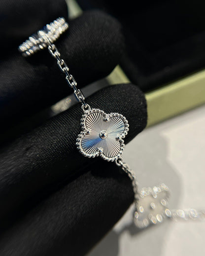 [AURORA] CLOVER 5 MOTIF LASER BRACELET COLLECTION