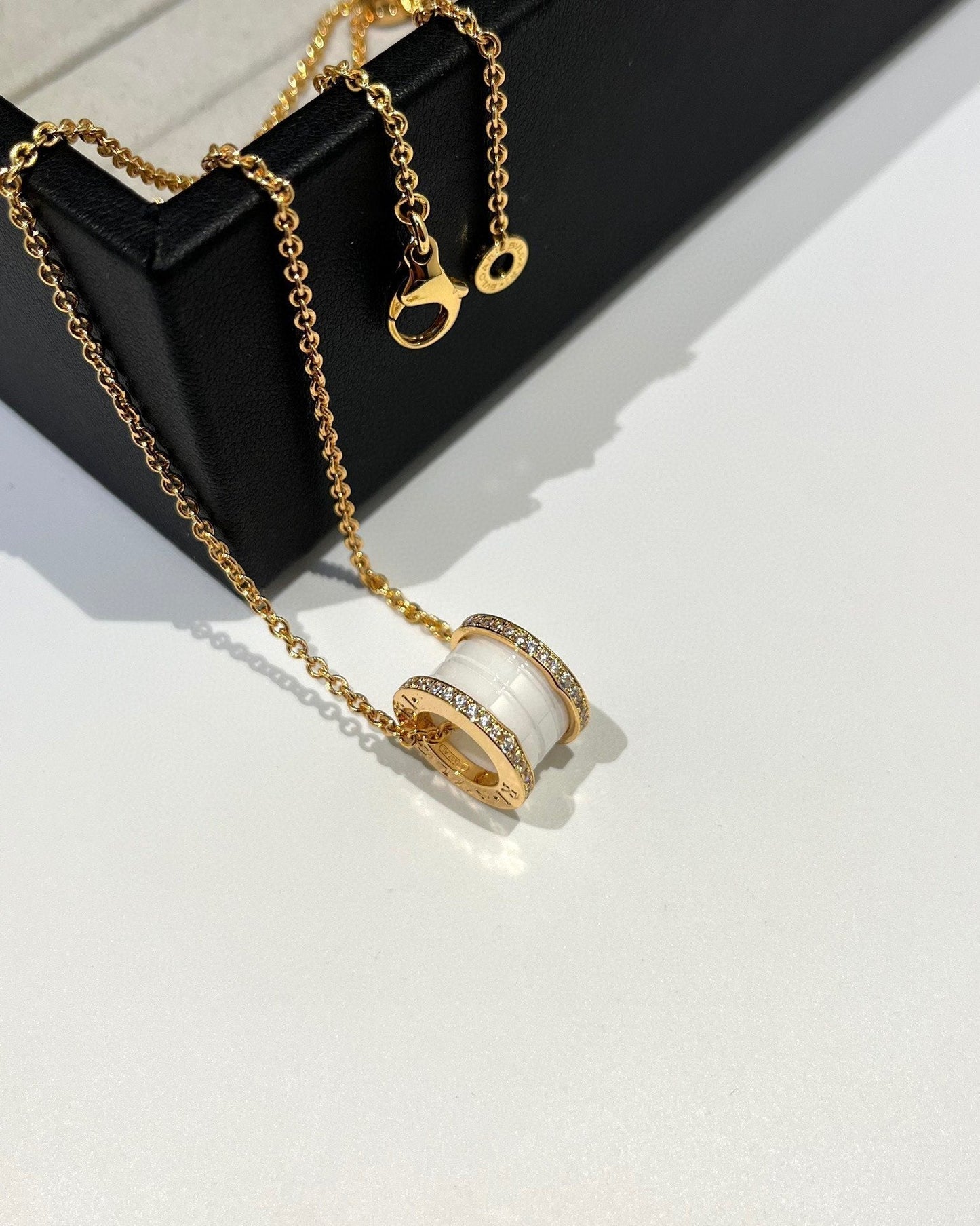 [AURORA]ZERO 1 WHITE CERAMIC DIAMOND PINK GOLD NECKLACE